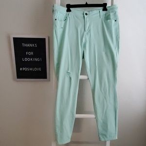 Rockstar Mint color Jean's. Distressed pants.
